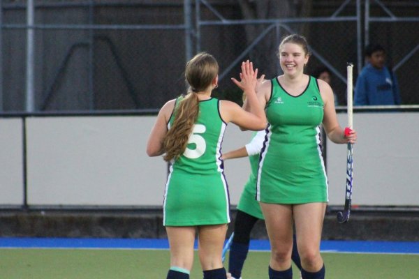 Green Bay High School (グリーンベイハイスクール) の運動をする生徒