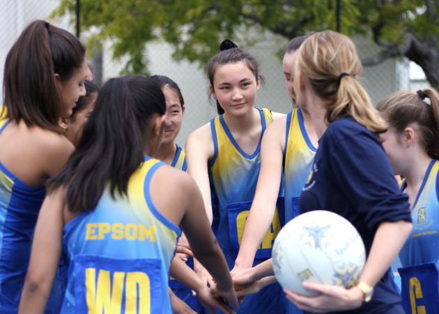 Epsom Girls Grammar School (エプソムガールズグラマースクール) 運動する生徒