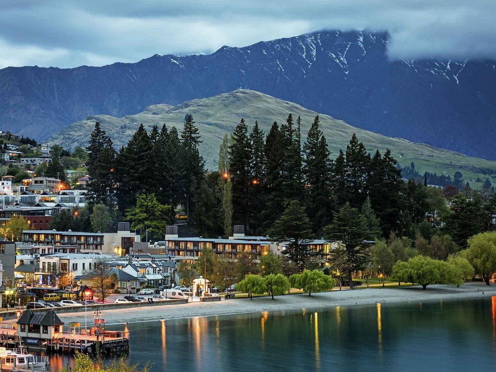 Novotel Queenstown Lakeside の外観