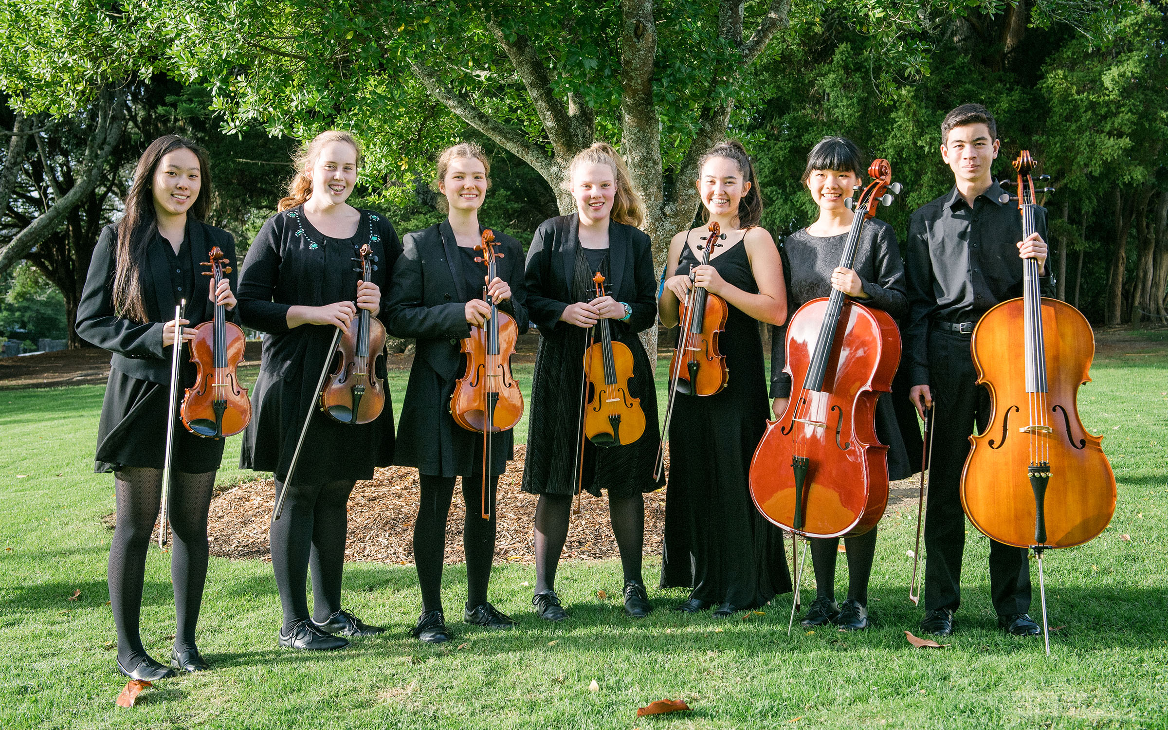 Mount Albert Grammar School (マウントアルバートグラマースクール) 楽器を持つ生徒