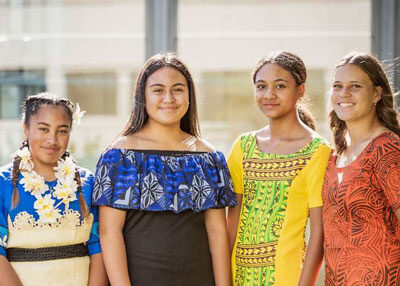 Carmel College (カーメルカレッジ) の衣装姿の生徒