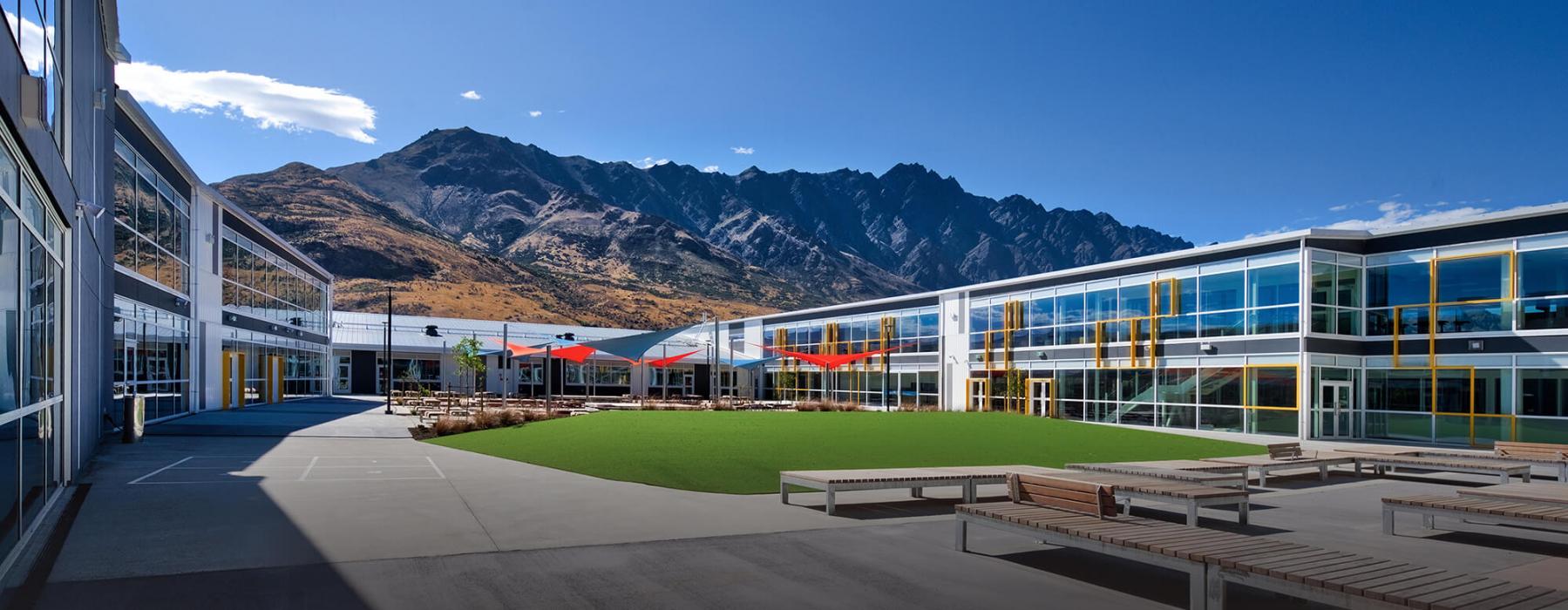 Wakatipu High School (ワカティプハイスクール) の外観