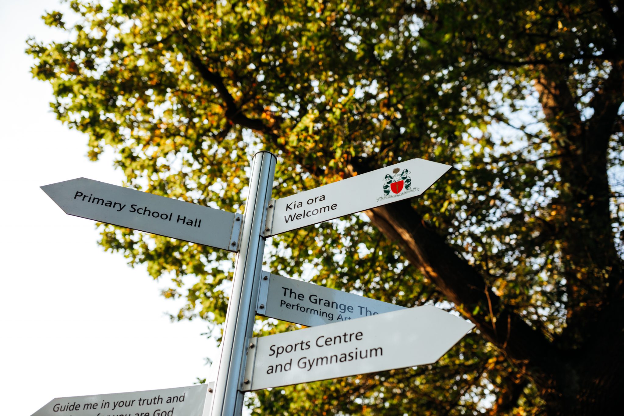 Middleton Grange School (ミドルトングレンジスクール) の看板